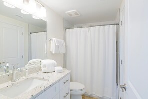 Bruser, hårtørrer, håndklæder, Sæbe