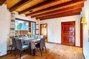 Dining - Apartment 'Cheng' with Private Terrace, Balcony and Wi-Fi (Baden-Baden)