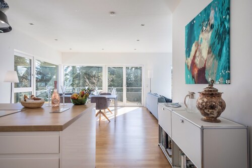 Ferienwohnung 'Parkside' mit Bergblick, Balkon und WLAN