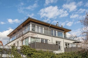 Exterior - Apartment 'Parkside' with Mountain View, Balcony and Wi-Fi (Lindau am Bodensee)