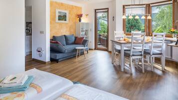 Fernseher, Tischtennisplatte