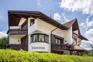 Exterior - Apartment 'Friedolin' with Mountain View, Private Terrace and Wi-Fi (Titisee-Neustadt)
