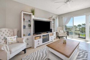 TV - Oceanfront Condominium with Great Amenities (Saint Simons Island)