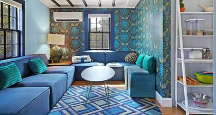 Gorgeously redesigned 1830 home in the heart of town - walk everywhere