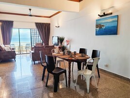 Executive Condo | In-room dining