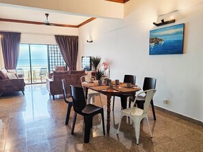 Executive Condo | In-room dining