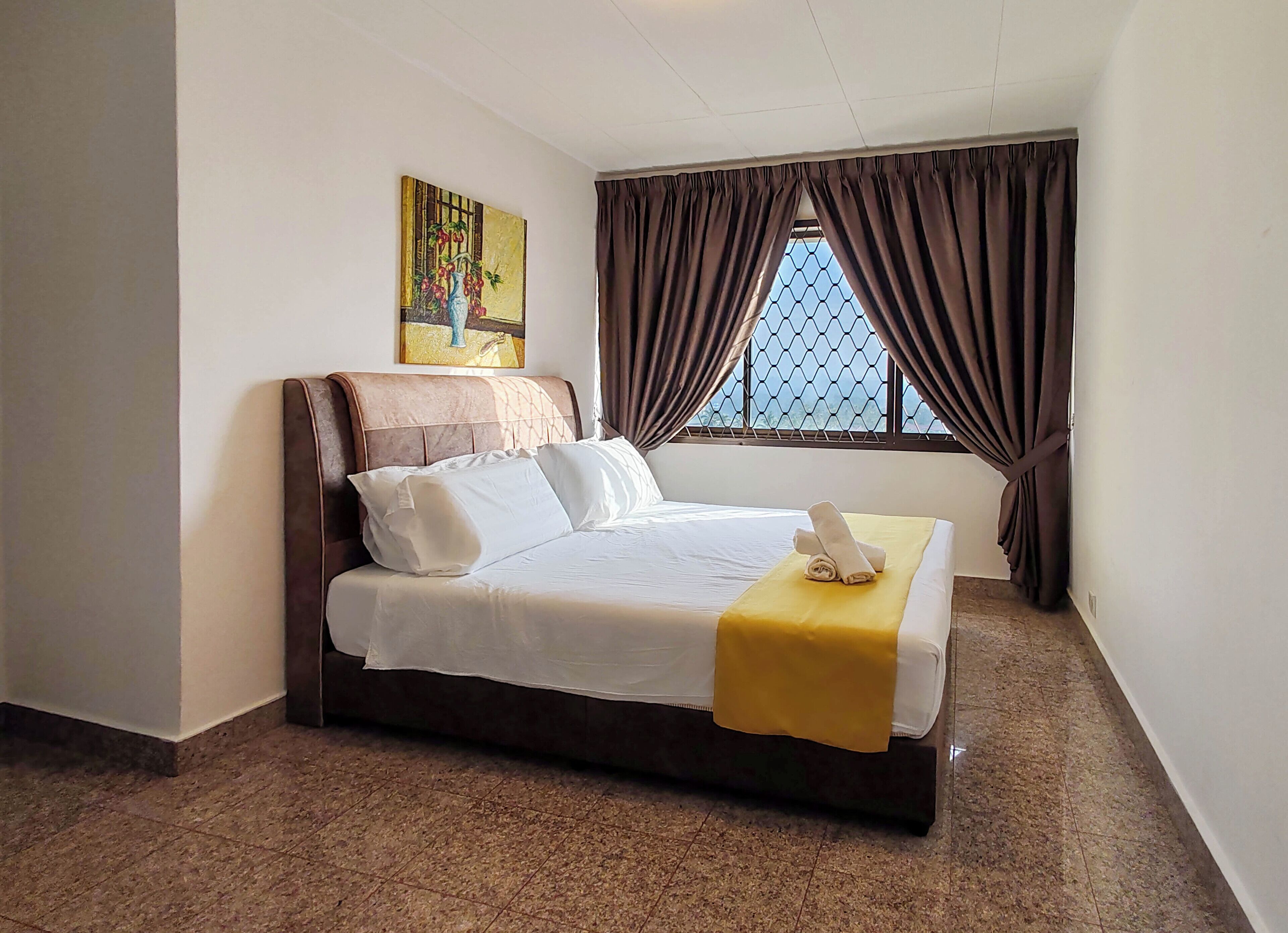 Kondominium Eksekutif | 3 kamar tidur dan dilengkapi dengan perabotan berbeda-beda