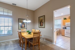 House, 4 Bedrooms, Private Pool, Garden View | Dining - 4 Bedroom - Budget Home With Private Pool (Davenport)
