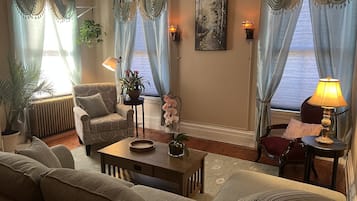 Apartment, 1 Bedroom, Balcony, Garden View | Living area