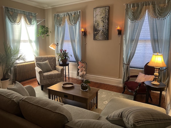 Apartment, 1 Bedroom, Balcony, Garden View | Living area