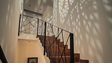 House, 4 Bedrooms, Smoking, Patio | Hallway