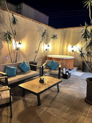 Hus - 4 soveværelser - ryger - terrasse | Udendørsområde