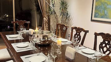 Casa, 4 habitaciones, para fumadores, patio | Restaurantes