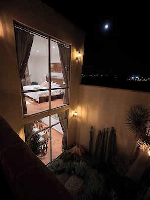 Hus - 4 soveværelser - ryger - terrasse | Udendørsområde