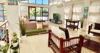 Spacious Trendy Villa At Metro Country Club