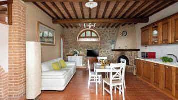 Villa, 2 Bedrooms, Smoking, Private Pool | Dining