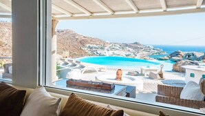 A room with a view of a pool and a coastal landscape. - Paraga Scorpios Villa1 hot tub 7 Mins Walk to Beach by Calypso Sunset Villas (Mykonos)