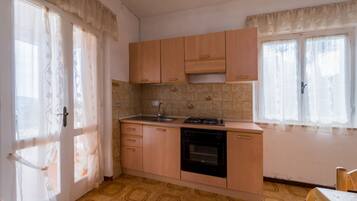 Fridge, oven