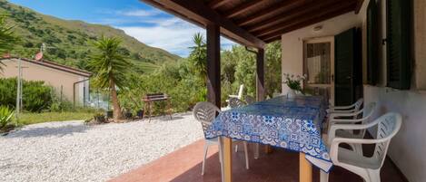 تناول الطعام بالخارج