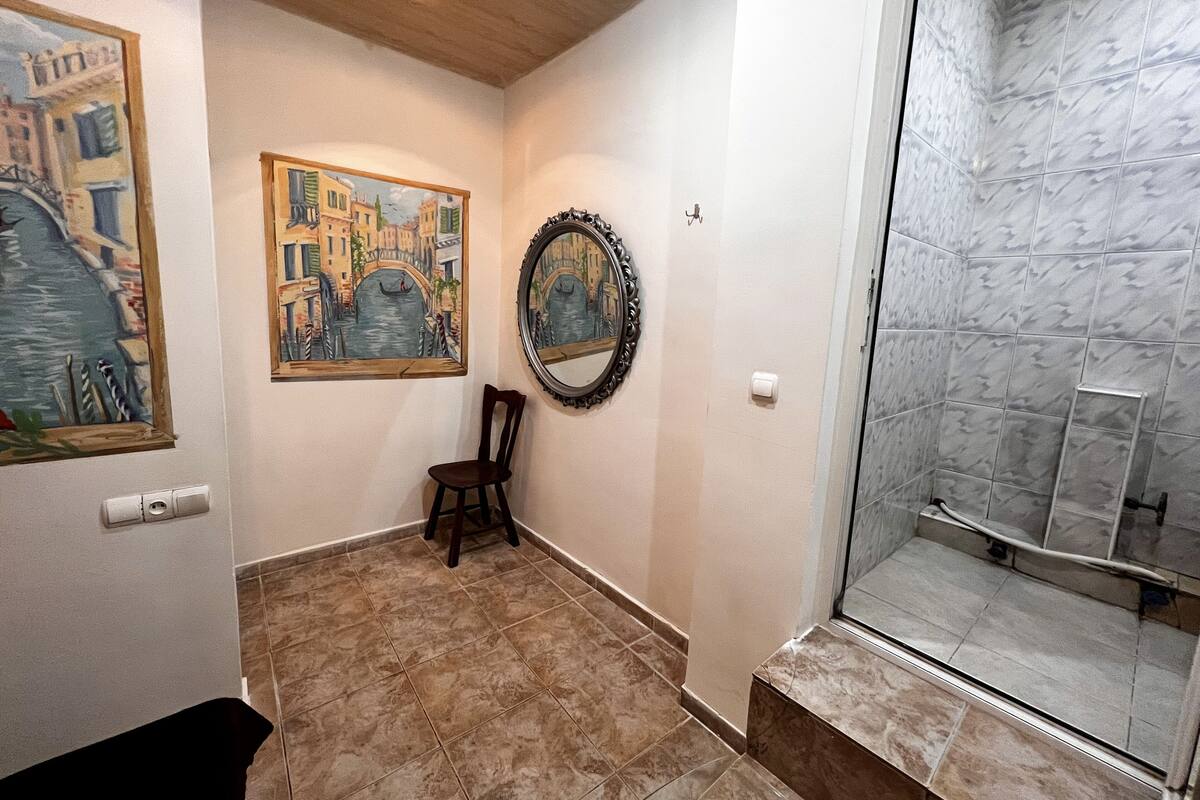 Basic Triple Room | Soundproofing, iron/ironing board (on request), WiFi (free)