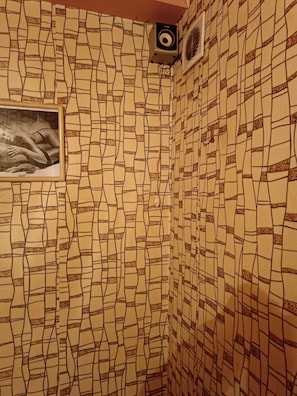 Basic Single Room | Soundproofing, iron/ironing board, free WiFi - Cocktail Hotel (Yerevan)