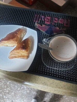 Sarapan ala kontinental setiap hari dengan biaya tambahan