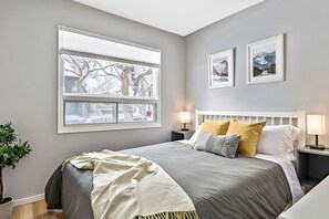 3 bedrooms, desk, iron/ironing board, free WiFi