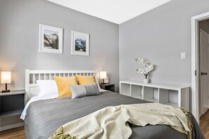 3 bedrooms, desk, iron/ironing board, free WiFi