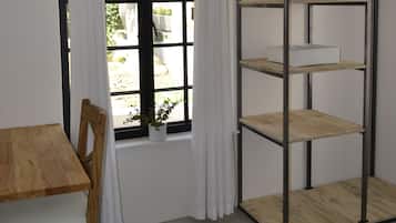 3 bedrooms, desk, iron/ironing board, free WiFi