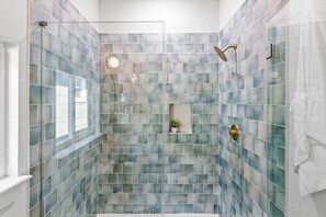 Combined shower/bathtub, hair dryer, towels, toilet paper - *Specials* | Steps to Sand · Dual King Beds · Private Retreat (Galveston)