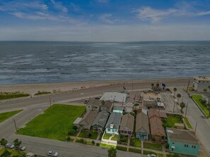 Beach nearby - *Specials* | Steps to Sand · Dual King Beds · Private Retreat (Galveston)