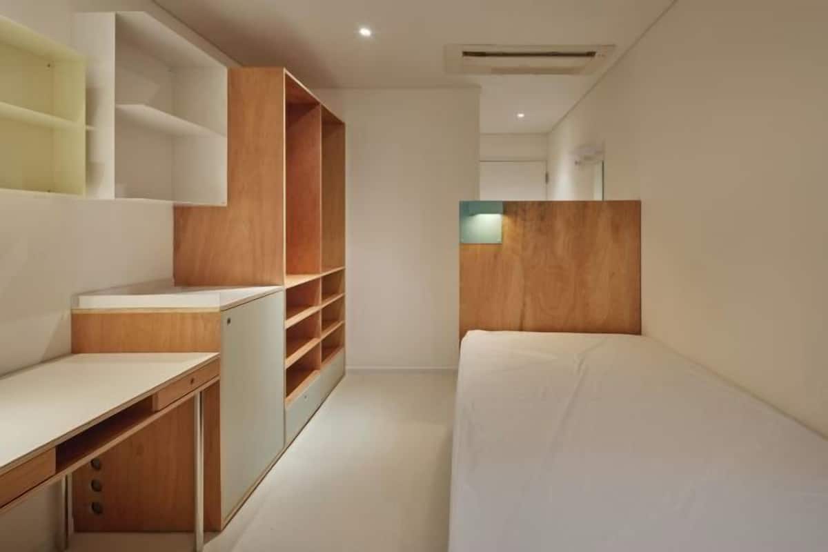 Ropa de cama de alta calidad, camas con efecto memoria y escritorio