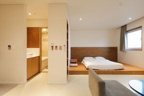 Grand dubbelrum | Sängtillbehör av högsta kvalitet, memory foam-madrasser och skrivbord