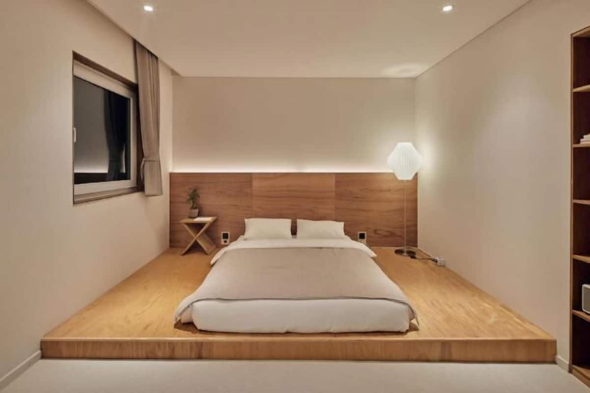 Ropa de cama de alta calidad, camas con efecto memoria y escritorio