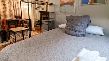 1 多间卧室、熨斗/熨衣板、免费 WiFi、床单