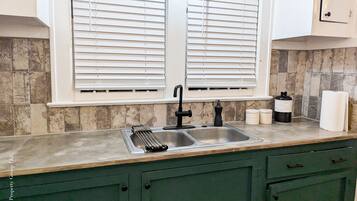 冰箱、微波炉、烤箱、炉灶