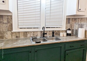 Fridge, microwave, oven, stovetop - Contemporary Style (Florence)