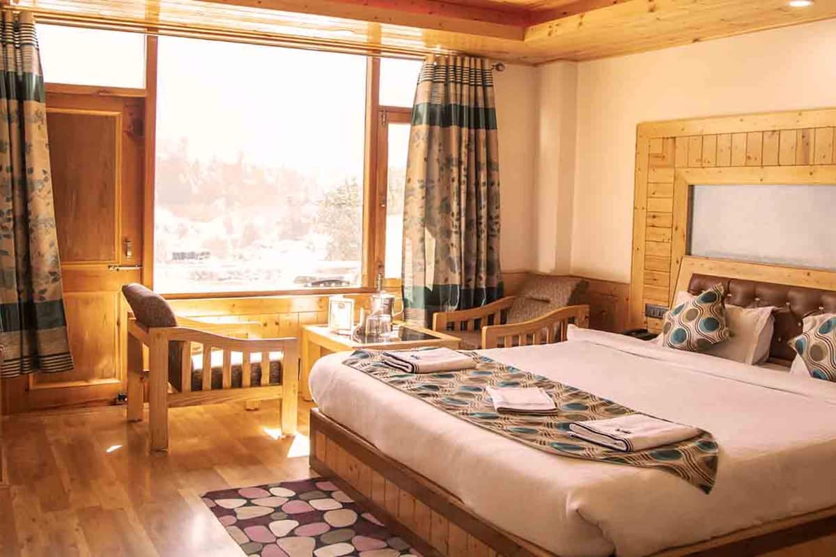 Deluxe Double Room | Free WiFi, bed sheets