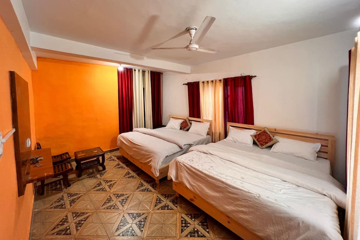 Family Room | Free WiFi, bed sheets