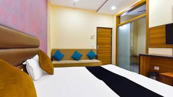 Deluxe Room, 1 Double Bed, Balcony | Laptop workspace, soundproofing, free WiFi