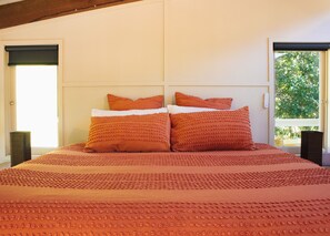 1 bedroom, bed sheets