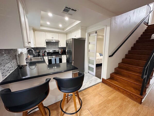 Fridge, microwave, oven, stovetop - Echo House - The Perfect L.A. Home - Dodger Stadium + DTLA (Los Angeles)