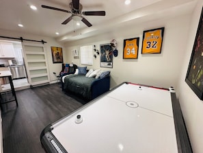 4 bedrooms, iron/ironing board, free WiFi, bed sheets