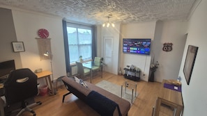 Apartment, 1 Bedroom | Living room - Cosy 1 Bed Apt in Lincoln With Amenities & Parking, (Lincoln)