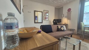 Apartment, 1 Bedroom | Living room - Cosy 1 Bed Apt in Lincoln With Amenities & Parking, (Lincoln)