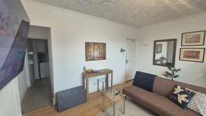 Apartment, 1 Bedroom | Living room - Cosy 1 Bed Apt in Lincoln With Amenities & Parking, (Lincoln)