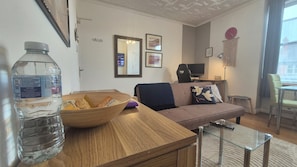 Living room - Cosy 1 Bed Apt in Lincoln With Amenities & Parking, (Lincoln)