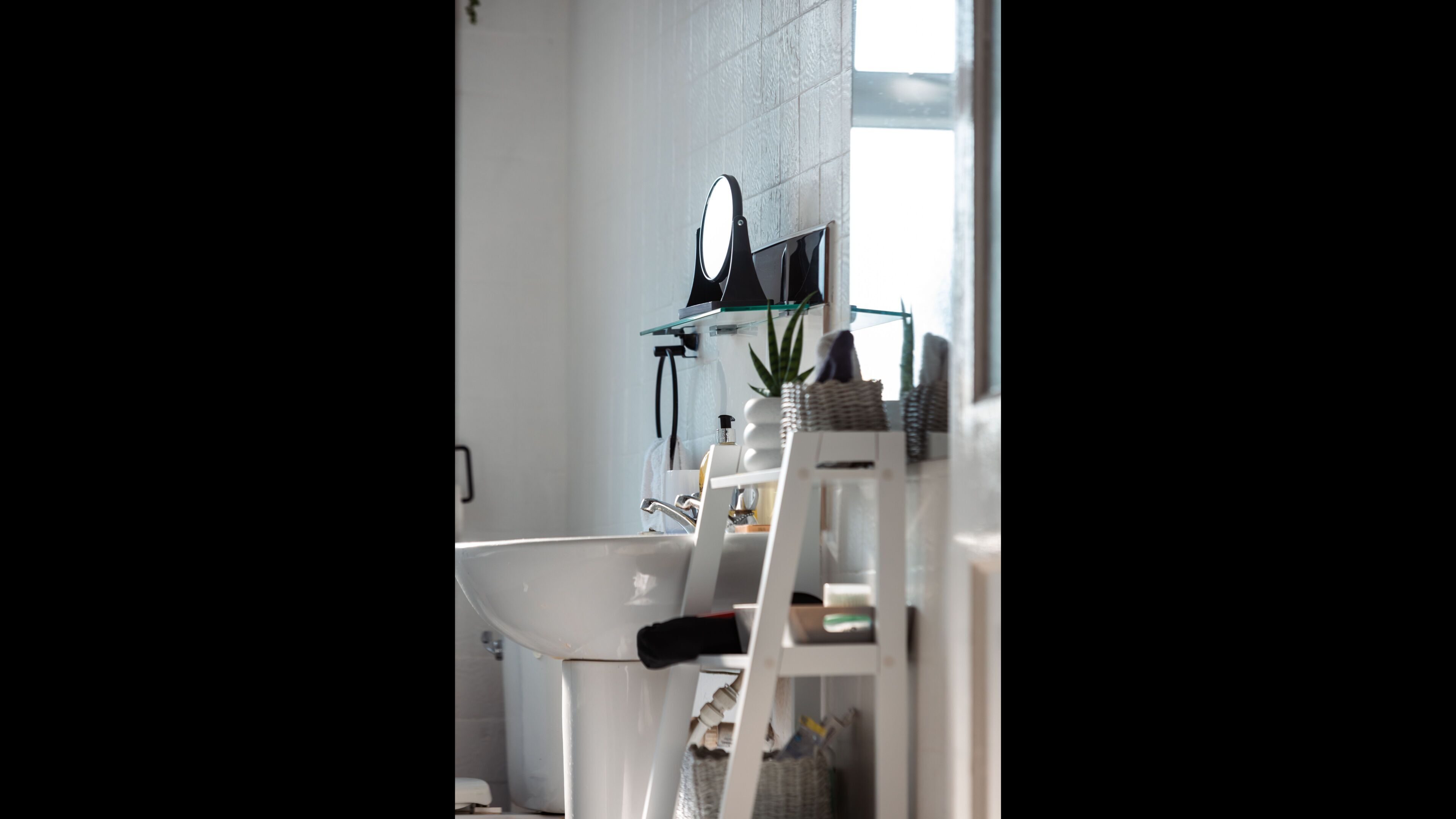 Apartment, 1 Bedroom | Bathroom | Free toiletries, towels