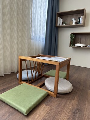 シグネチャー ルーム | 4 室のベッドルーム、高級寝具、羽毛の掛け布団、セレ  クト コンフォート製ベッド