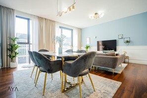 Dining - Awe-inspiring 2BR in City Walk (Dubai)